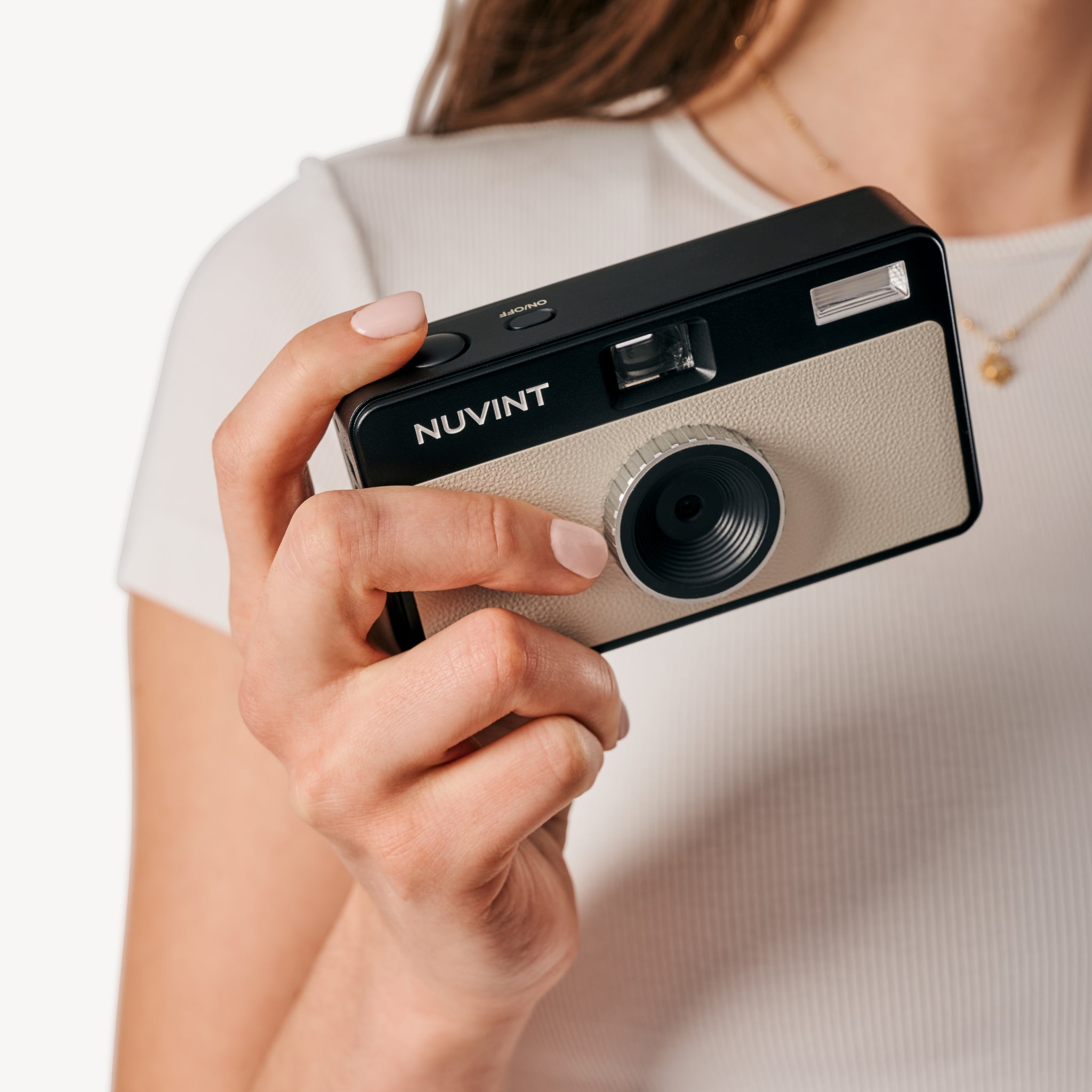 CAM-S2-WG-NUVINT-DIGITALKAMERA-02-LIFESTYLE.jpg