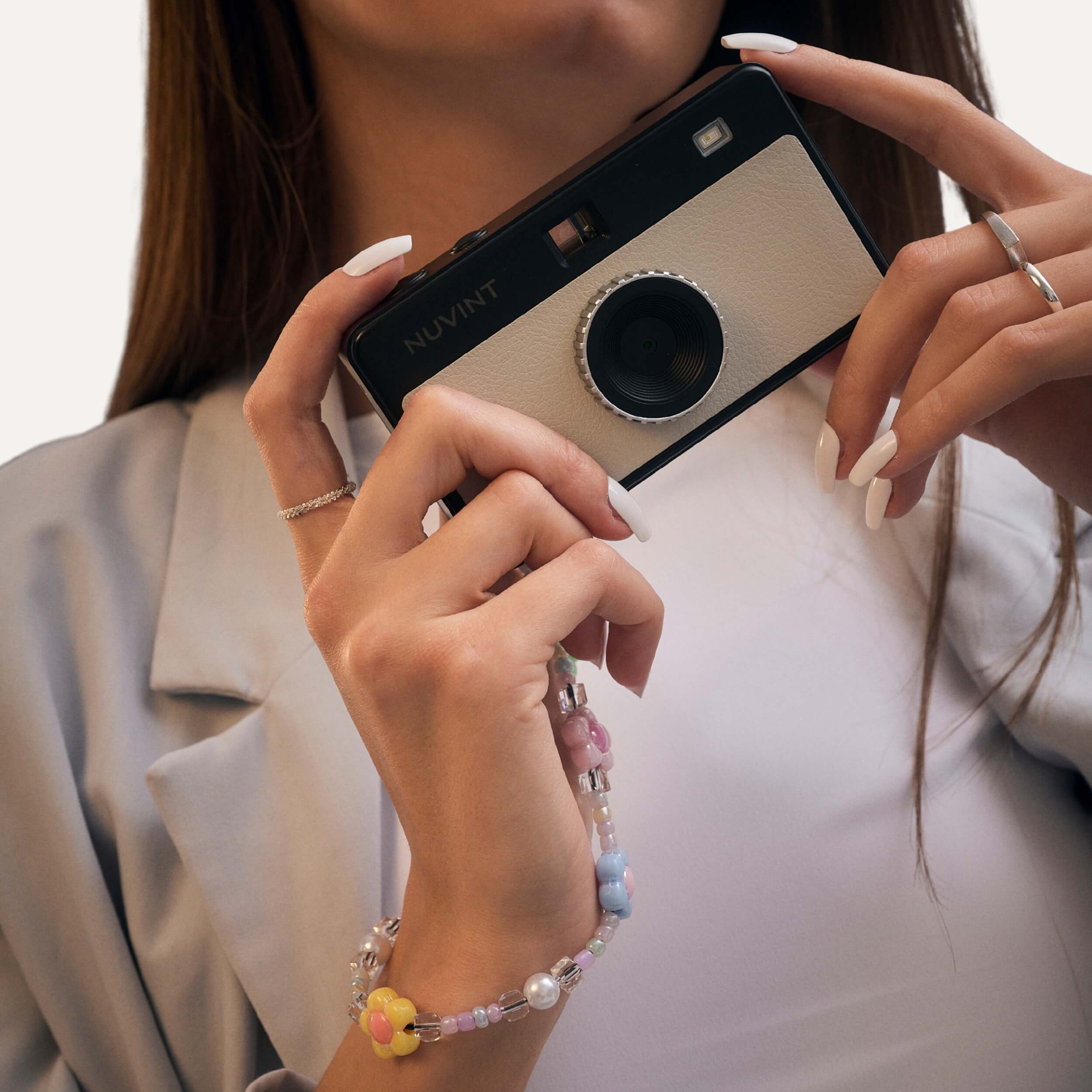 Flowers_Wrist_Strap_NUVINT_Camera_01.jpg